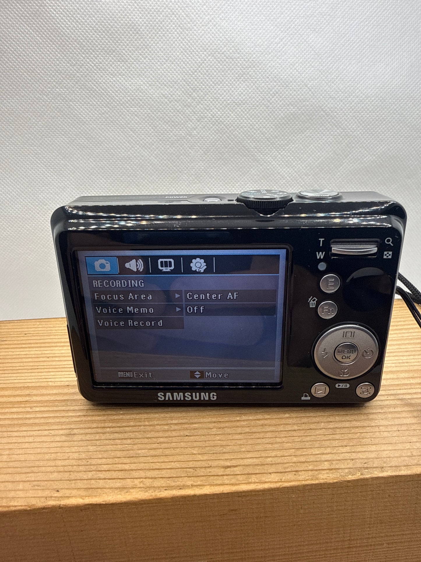 Samsung D1070 10.2MP Digital Camera Tested Working + Charger Battery & 4GB SD Card