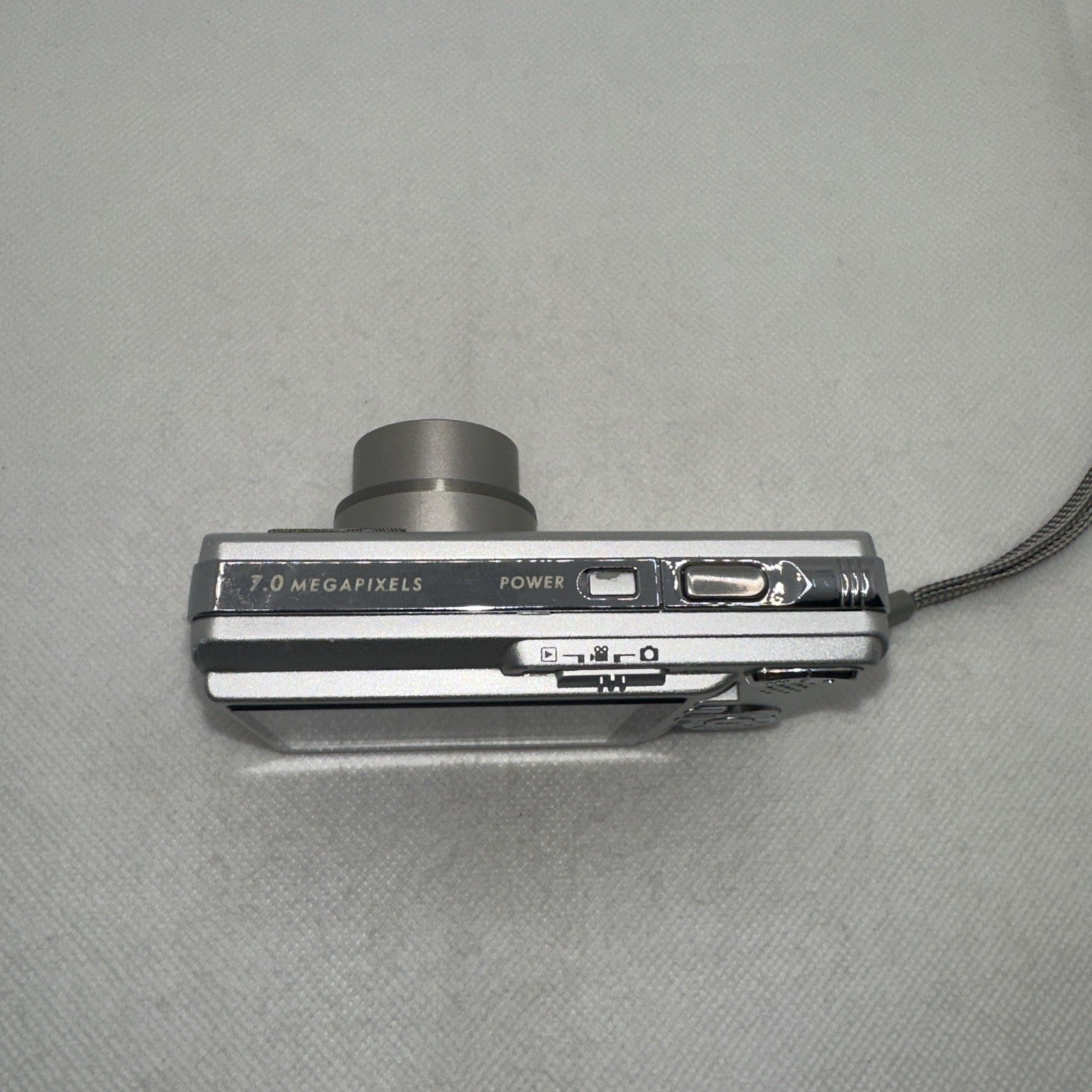 Hitachi Digital Camera HDC-756e 7.1MP Tested Plus Charger Battery 2GB SD & Case5