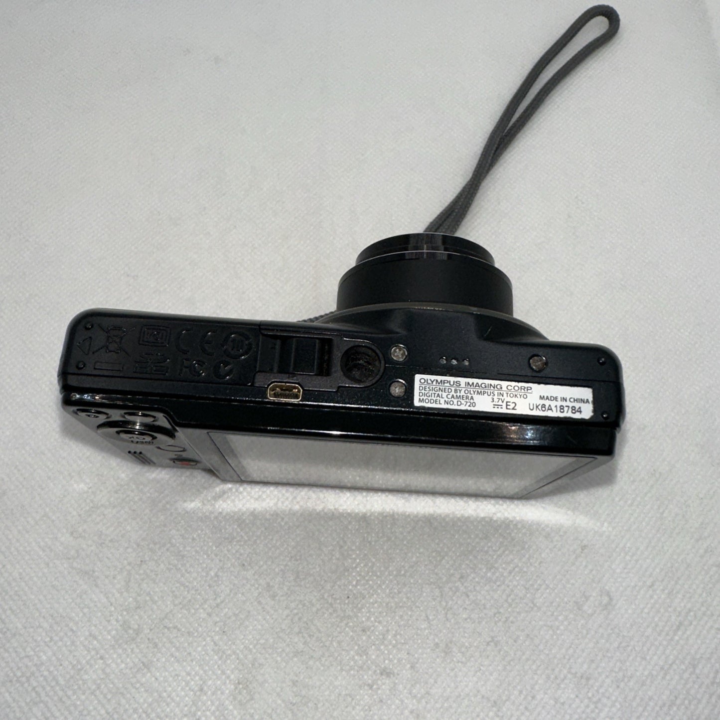 Olympus D-720 14.0MP Digital Camera *Some Dead Pixels* + Charger Battery 16GB SD9