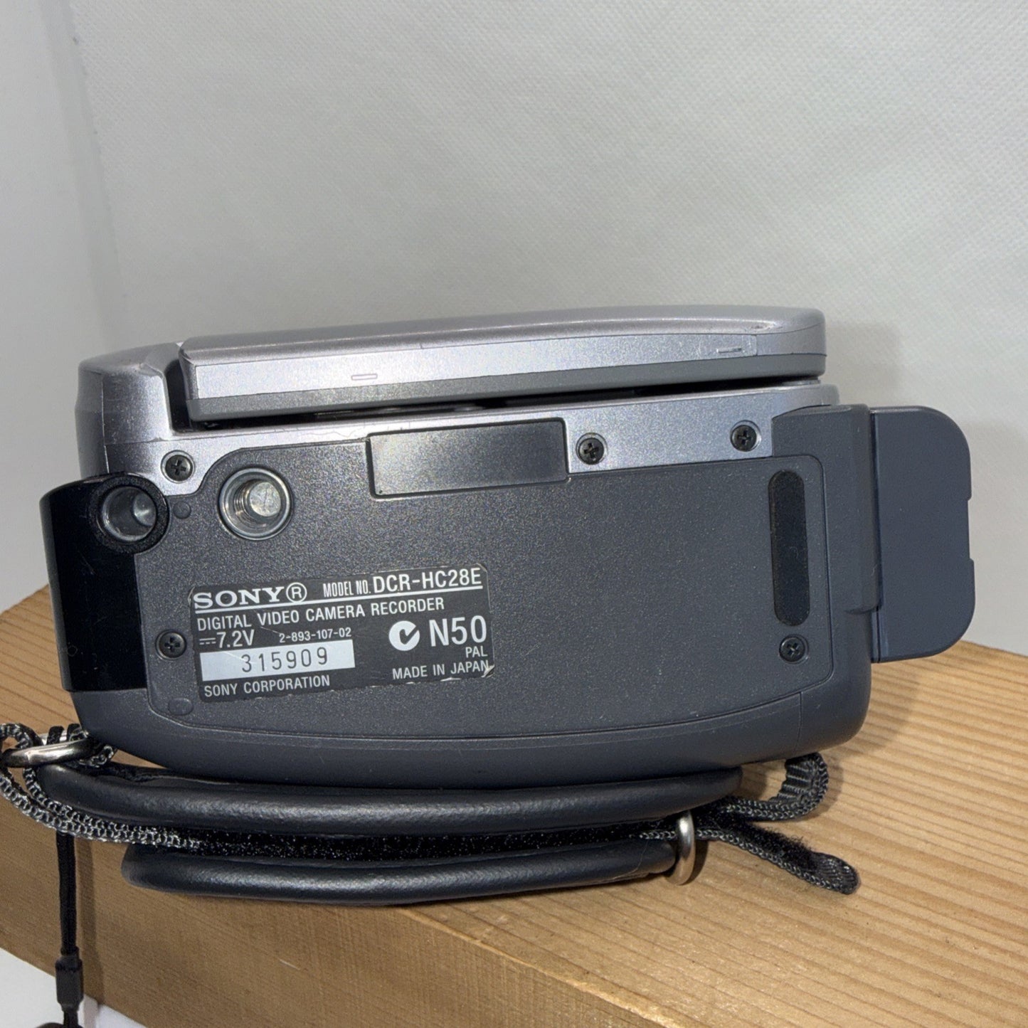 Sony DCR-HC28 NTSC / PAL MiniDV Handycam Camcorder 20x Zoom Video Camera Tested