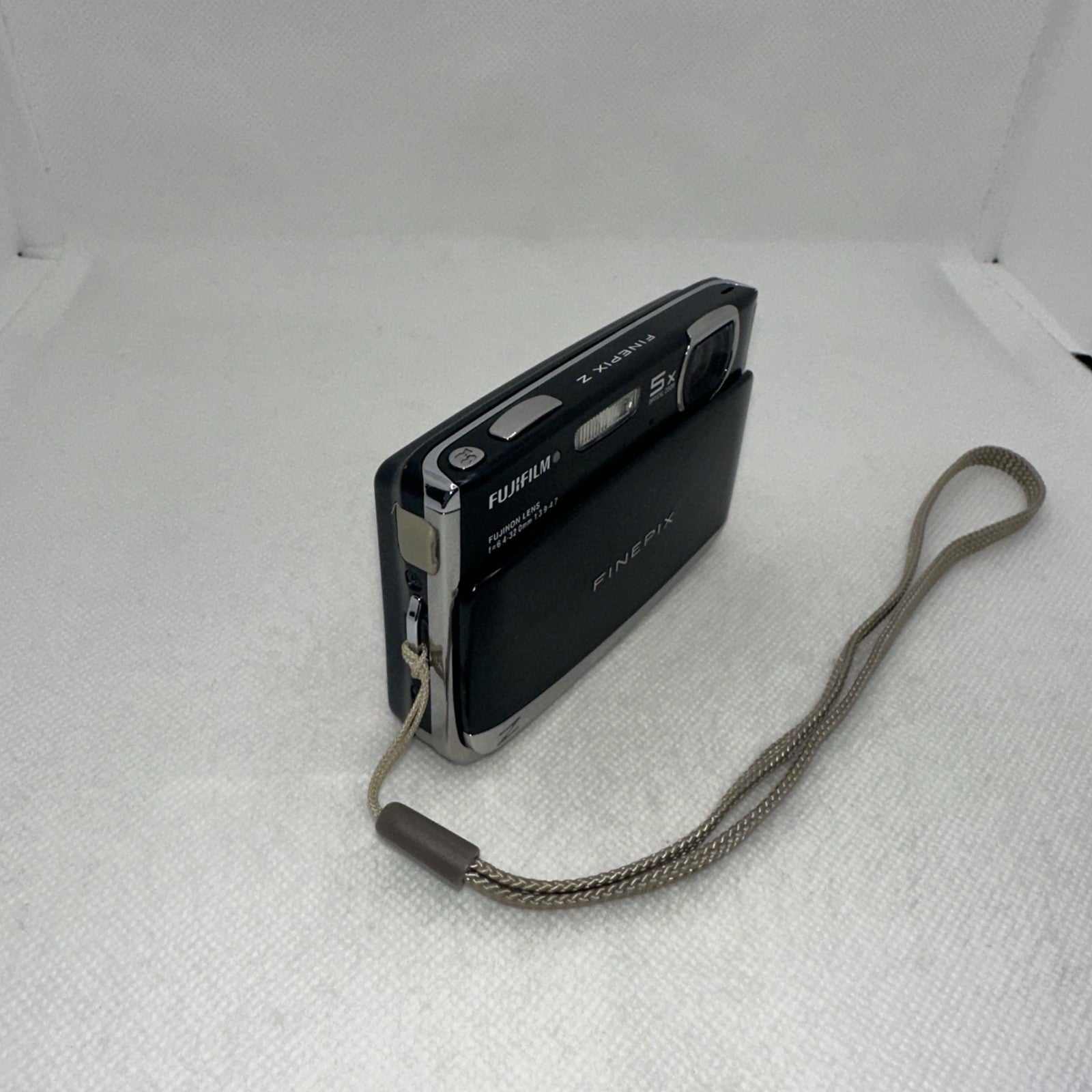 FUJIFILM FINEPIX Z70 12.2MP Digital Camera Working With Some Dead Pixels1