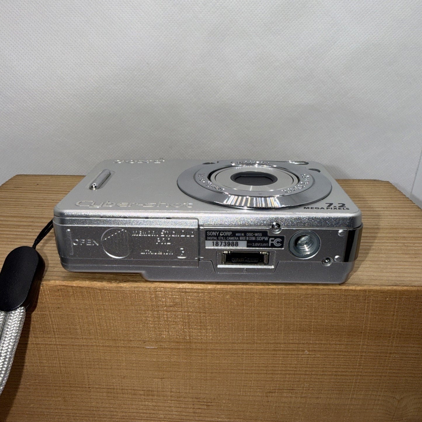 Sony Cyber-shot DSC-W55 7.2MP Digital Camera Tested + Charger Battery 2GB