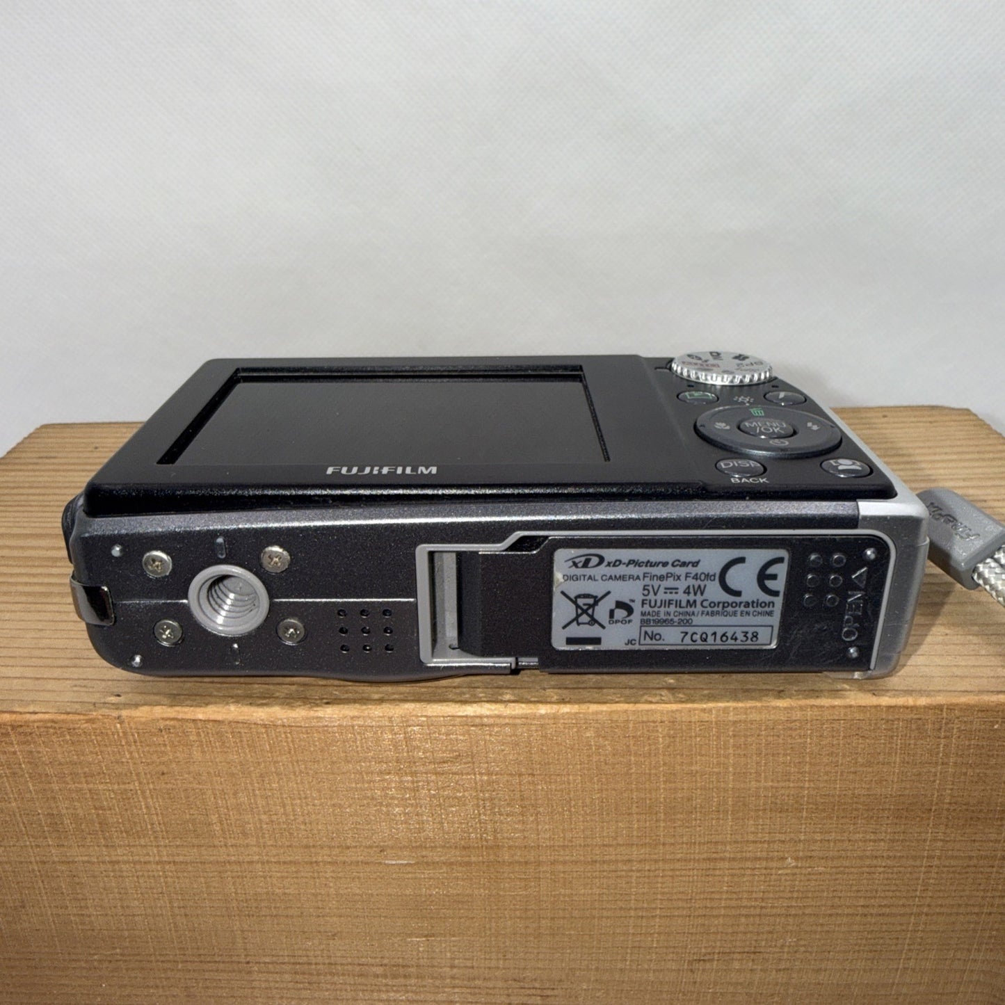 Fujifilm FinePix F40fd 8.3MP Digital Camera Tested *Minor screen issue + Bundle