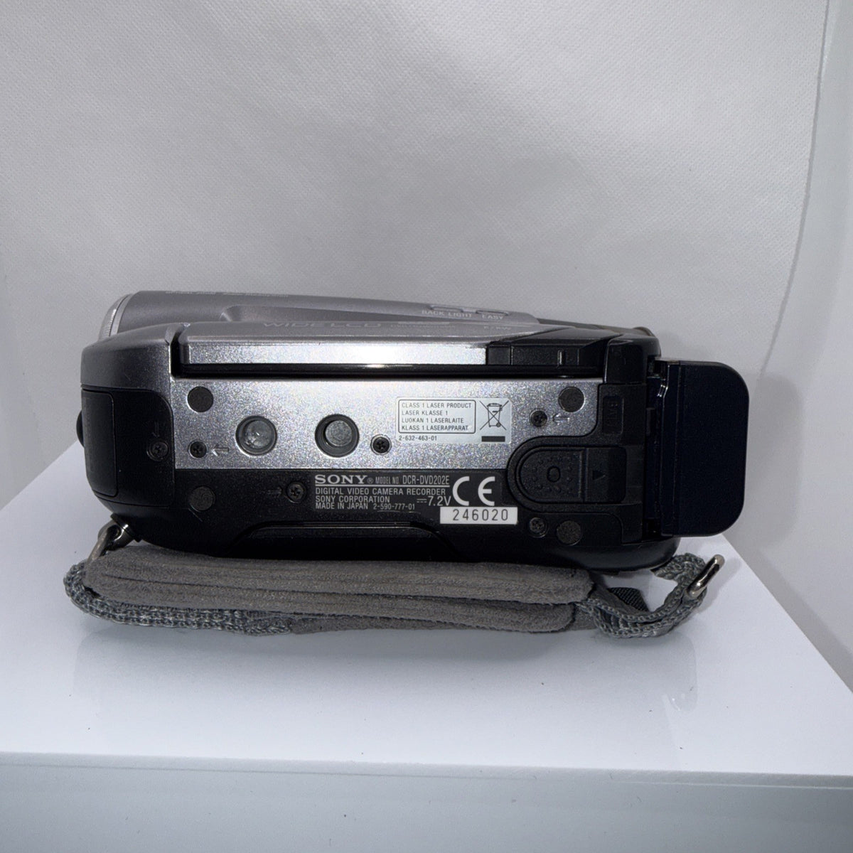 Sony DCR-DVD202E DVD Handycam Tested Working + Battery Charger Video Cable