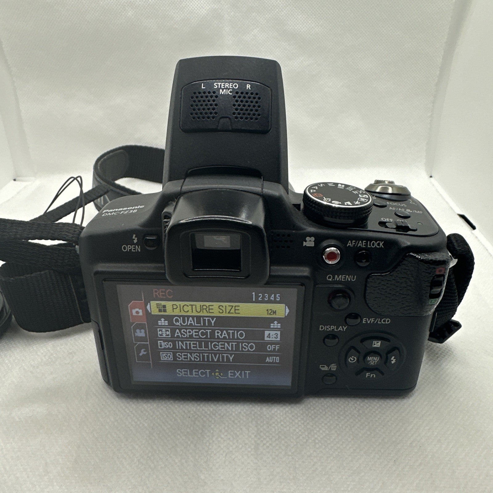 Panasonic Digital Camera Lumix FZ38 12.1MP Tested Plus Charger Battery 16GB SD4