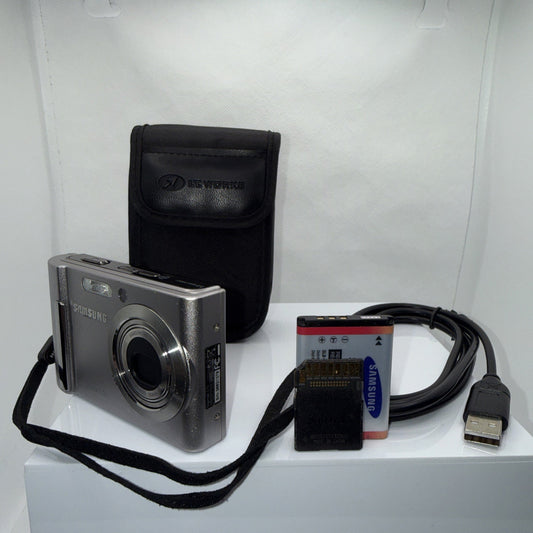 Samsung Digimax L70 7.2MP Digital Camera Tested + Charger Battery 2GB SD Case