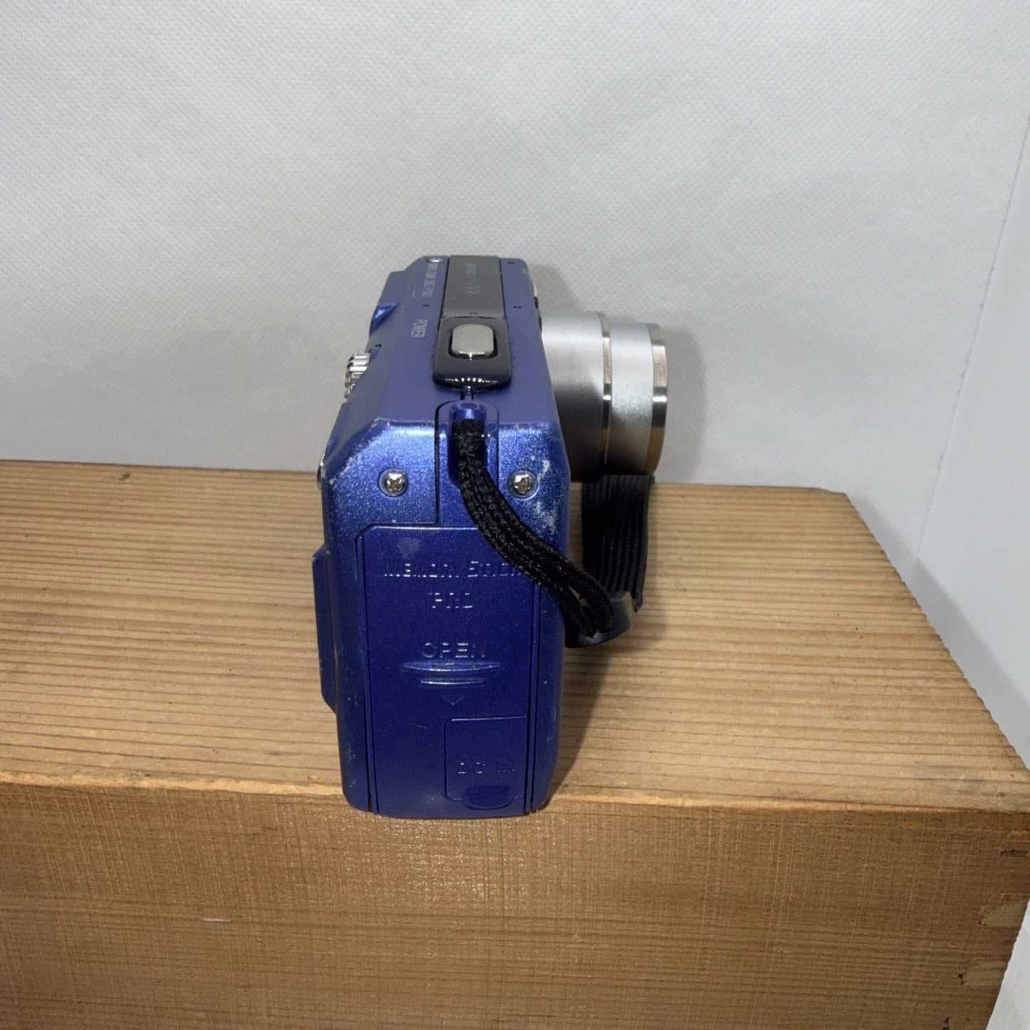 Sony Cybershot DSC-P100 5.1 MP Digital Camera Tested + Charger Battery Memory