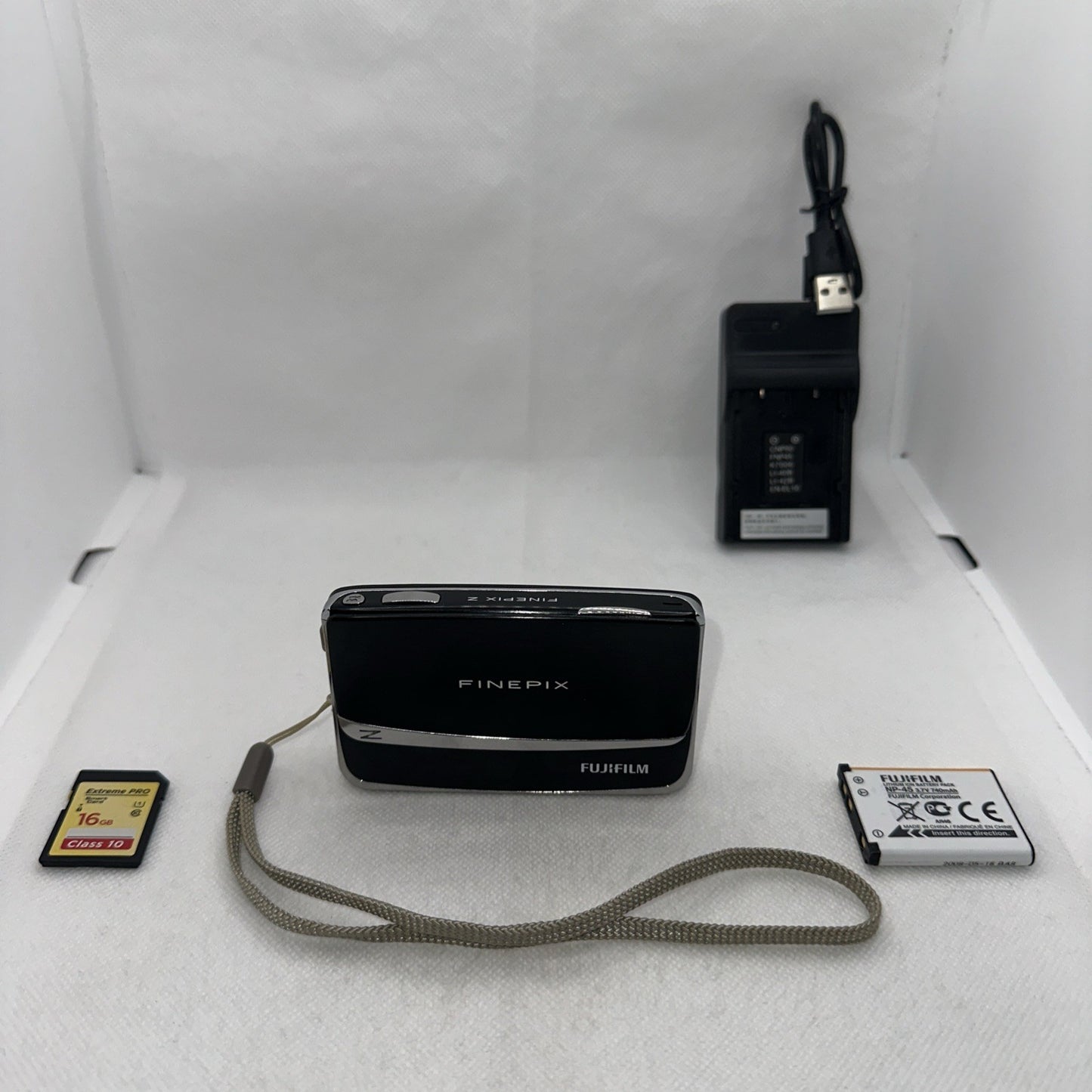 FUJIFILM FINEPIX Z70 12.2MP Digital Camera Working With Some Dead Pixels0