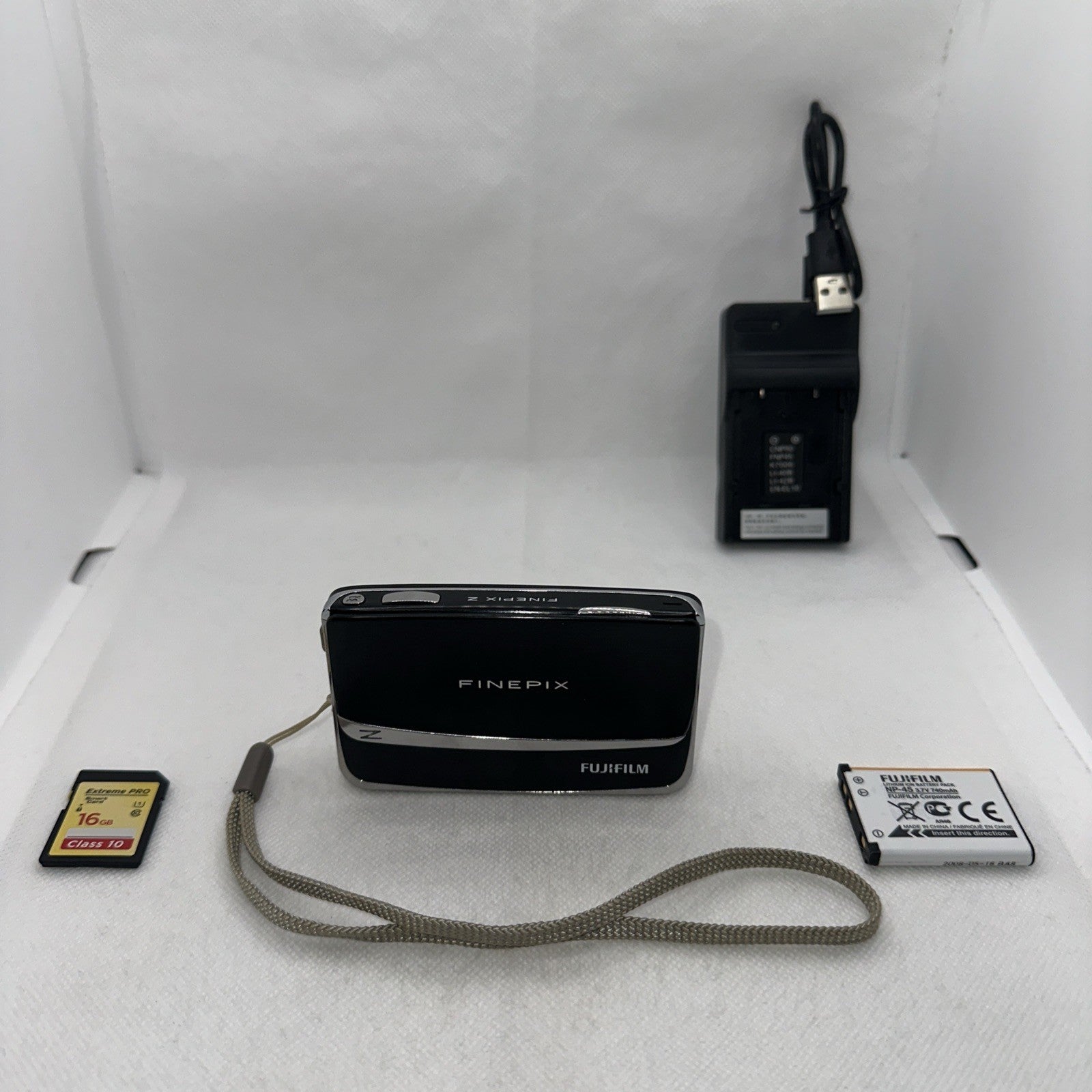 FUJIFILM FINEPIX Z70 12.2MP Digital Camera Working With Some Dead Pixels0