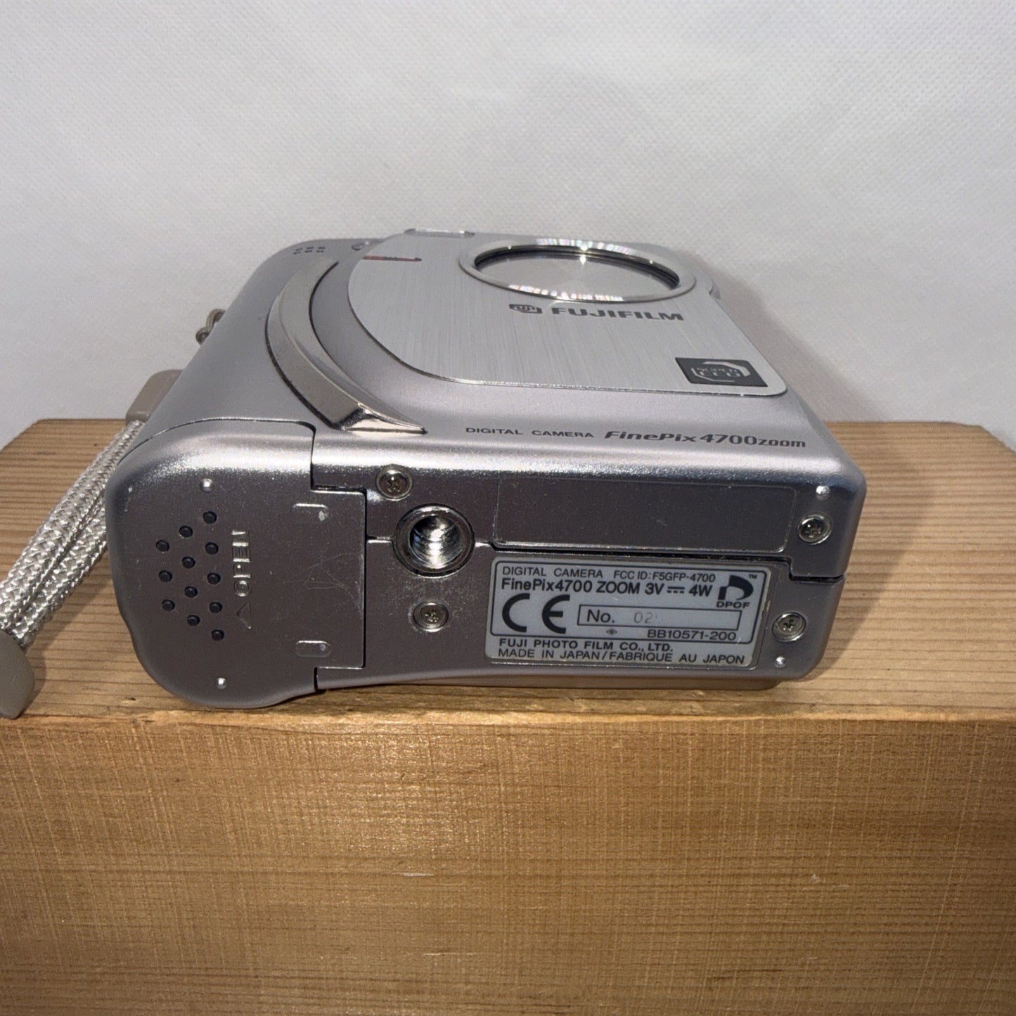 Fujifilm FinePix 4700 Zoom Digital Camera 2.4MP Tested + Accessories Retro