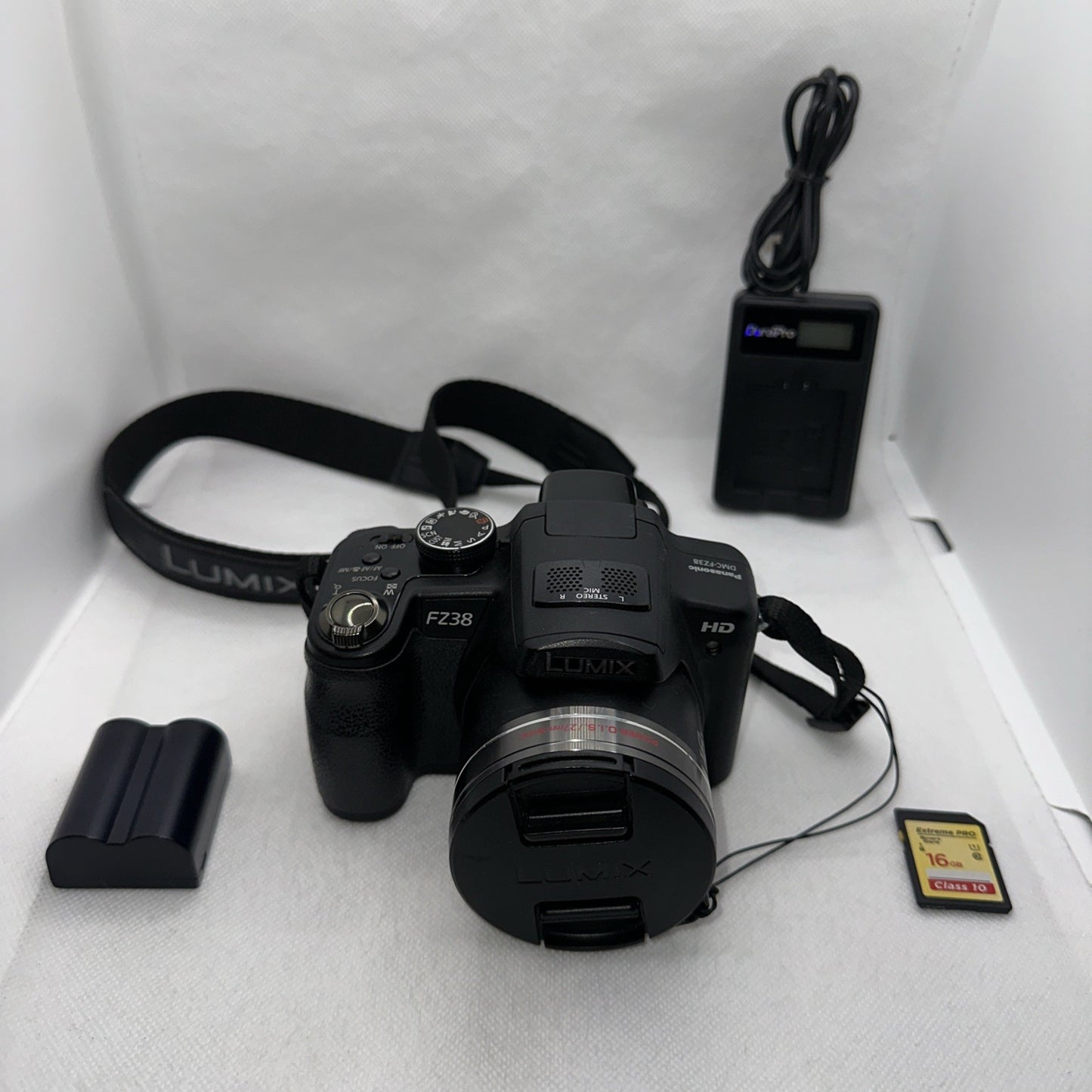 Panasonic Digital Camera Lumix FZ38 12.1MP Tested Plus Charger Battery 16GB SD0