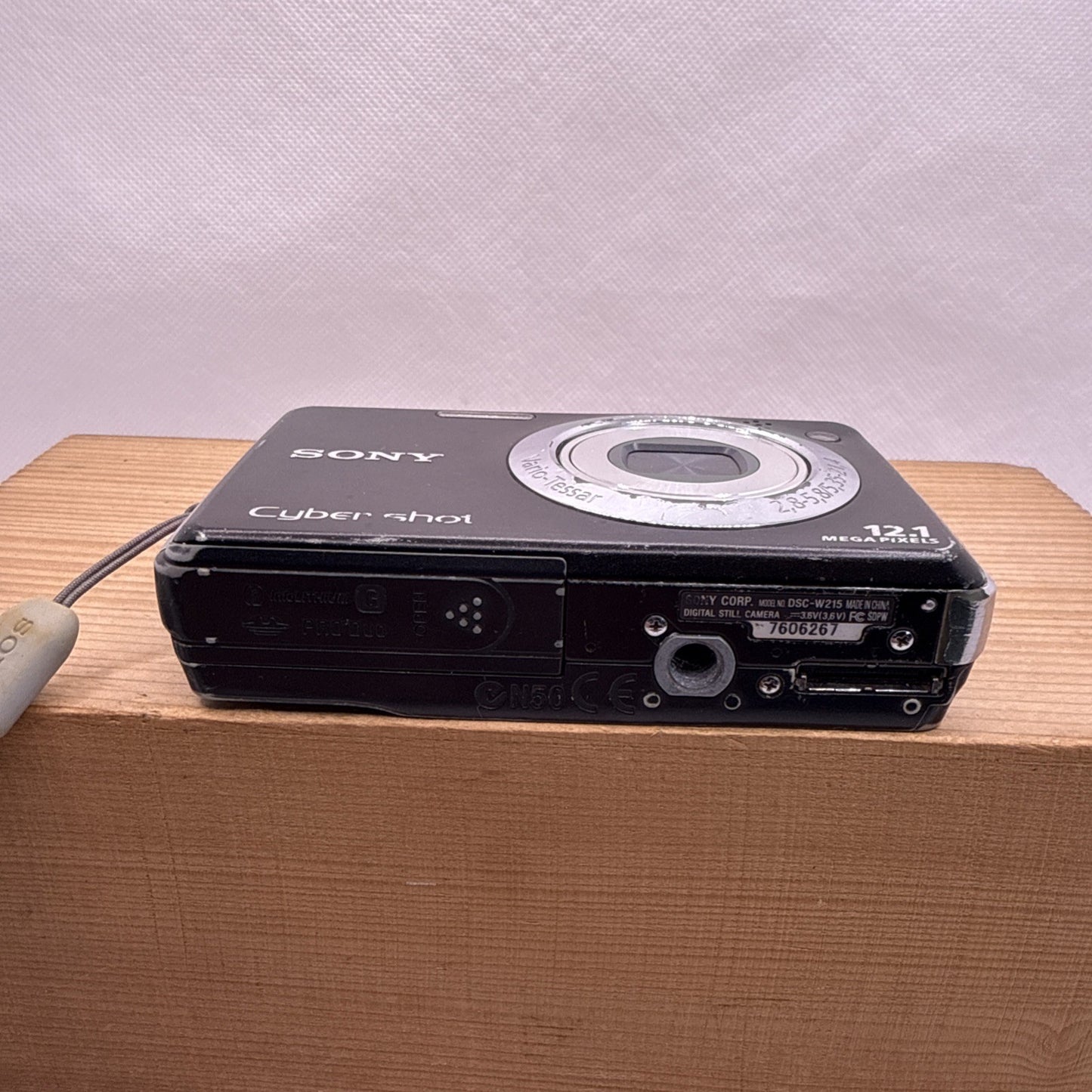 Sony Cyber-shot DSC-W215 12.1MP Digital Camera Tested + Charger Battery Memory