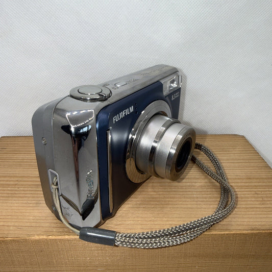 Fujifilm FinePix A800 - 8MP camera and batteries - Retro, Y2K, Vintage1