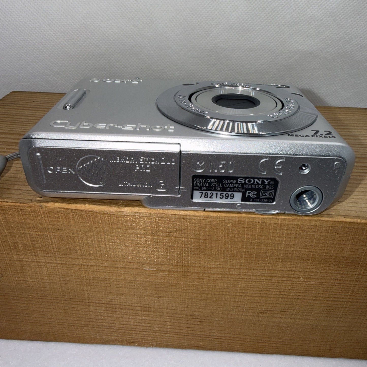 Sony Cyber-shot DSC-W35 7.2MP Digital Camera Tested + Charger Battery Memory