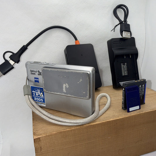 Sony Cyber-shot DSC-T7 Digital Camera Ultra Slim Tested + Charger Battery Memory
