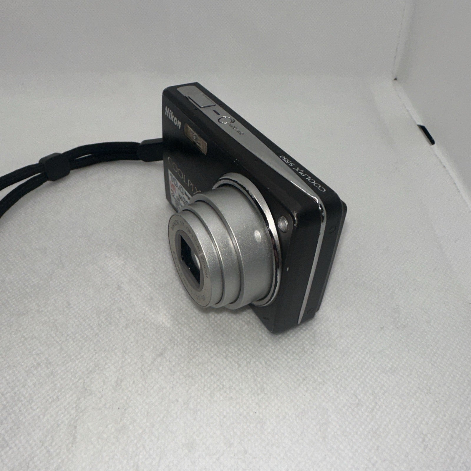 Nikon Coolpix S550 10MP Digital Camera Tested Plus Charger Battery 16GB SD4