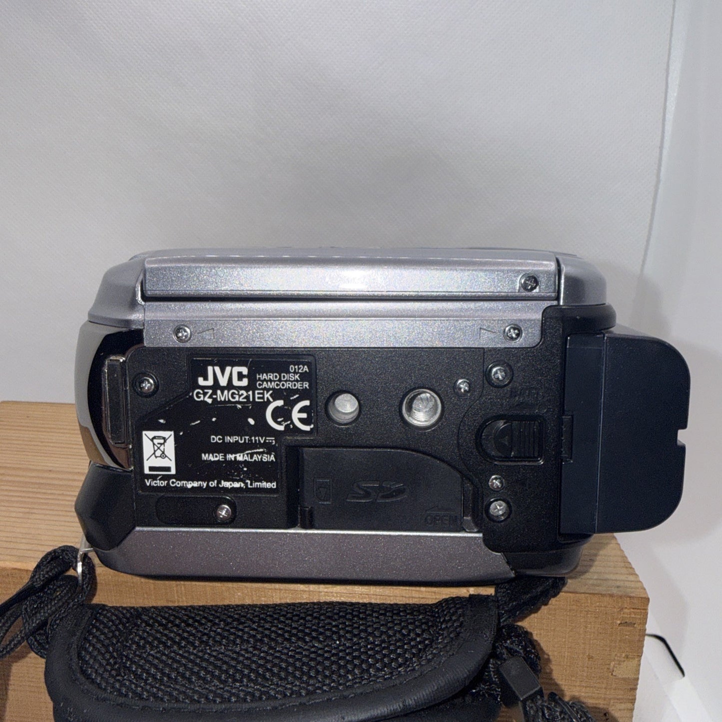 JVC Everio Gz-Mg21ek 20GB Hdd Camcorder + Charger Battery Usb Cable & Camera Bag