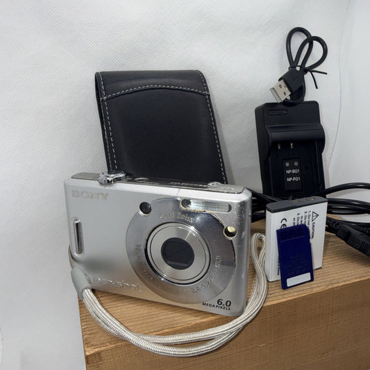 Sony Cyber-shot DSC-W30 6MP Digital Camera Tested + Charger Memory Card & Case