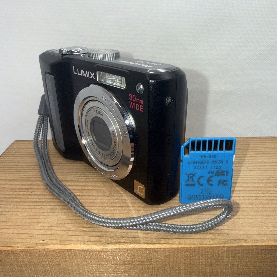 Panasonic Lumix DMC-LZ10 10MP Digital Camera Tested Working Plus 4GB SD Card VGC
