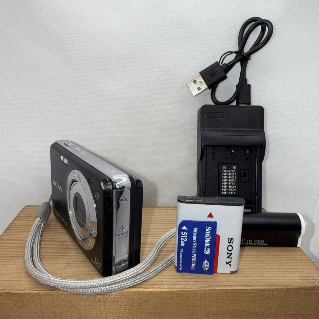 Sony Cyber-shot DSC-W215 12.1MP Digital Camera Tested + Charger Battery Memory