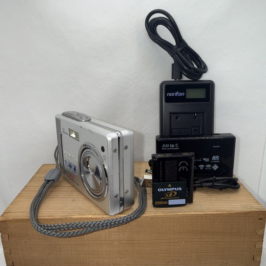Olympus Digital Camera FE-5500 5.0MP Tested  + Charger Battery Memory Retro Y2K