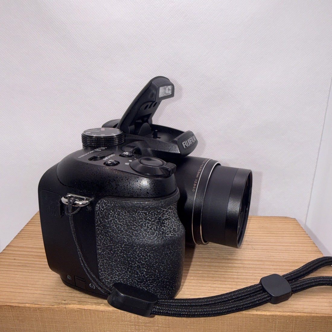 Fujifilm FinePix S1500 10MP Digital Bridge Camera Tested Working + 4GB SD Card