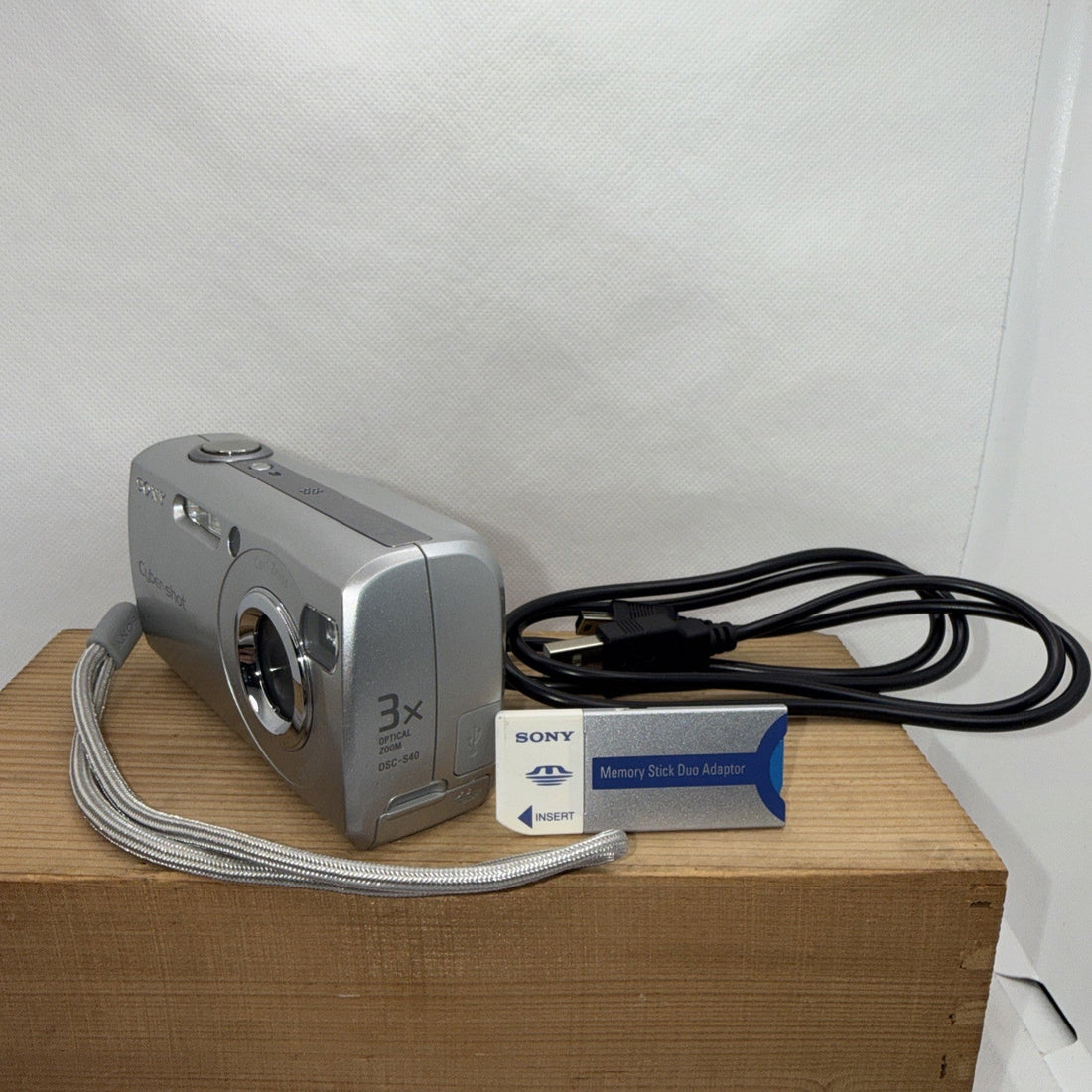 SONY Cyber-shot DSC-S40 4.1 MP Digital Camera Tested: Minor Issue + Accessories