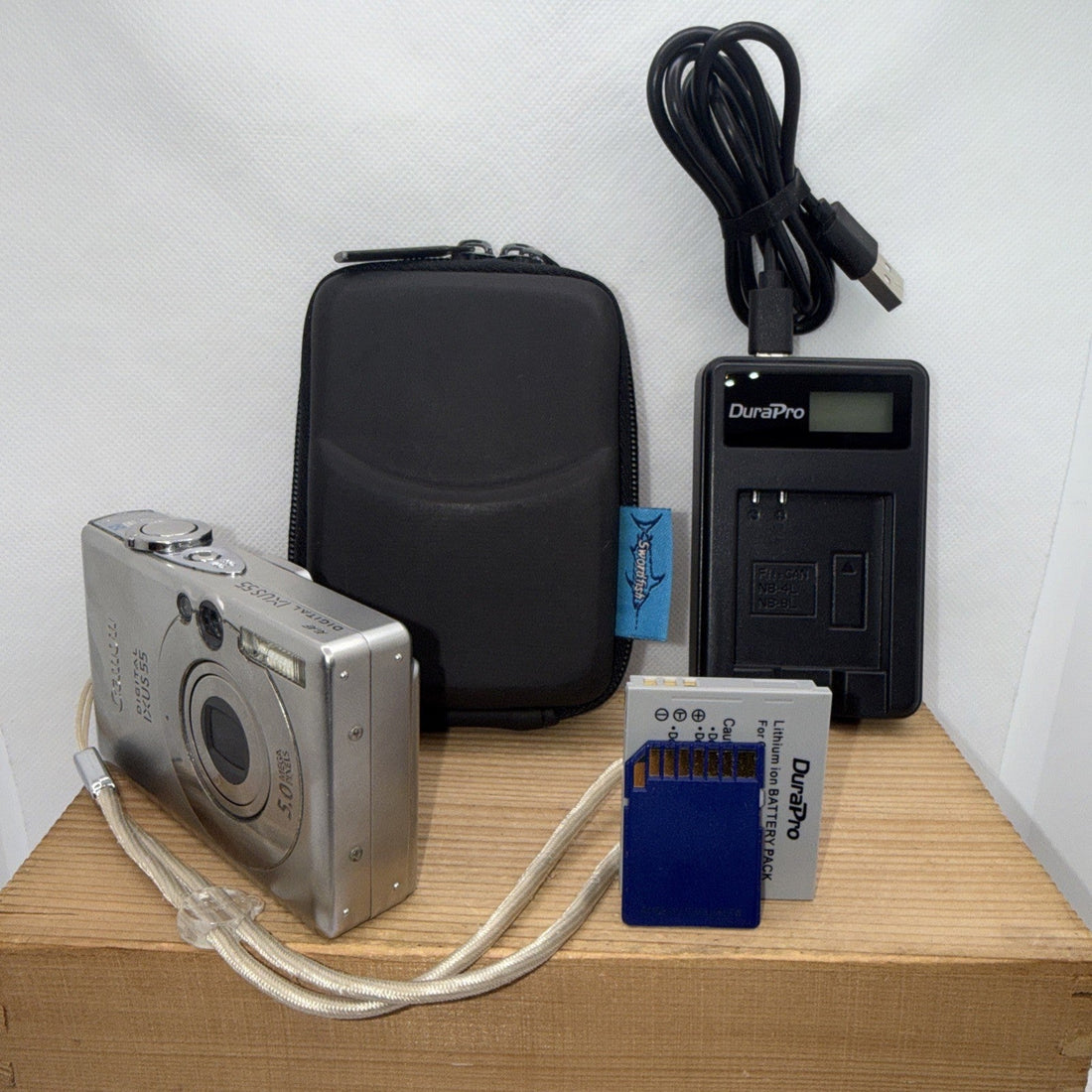 Canon IXUS 55 5MP Metal Digital Camera Tested + Charger Battery 4GB SD Case