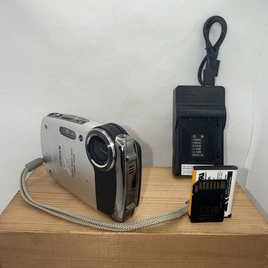 Fujifilm FinePix XP20 14.2MP Waterproof Camera + Charger Battery Memory Tested