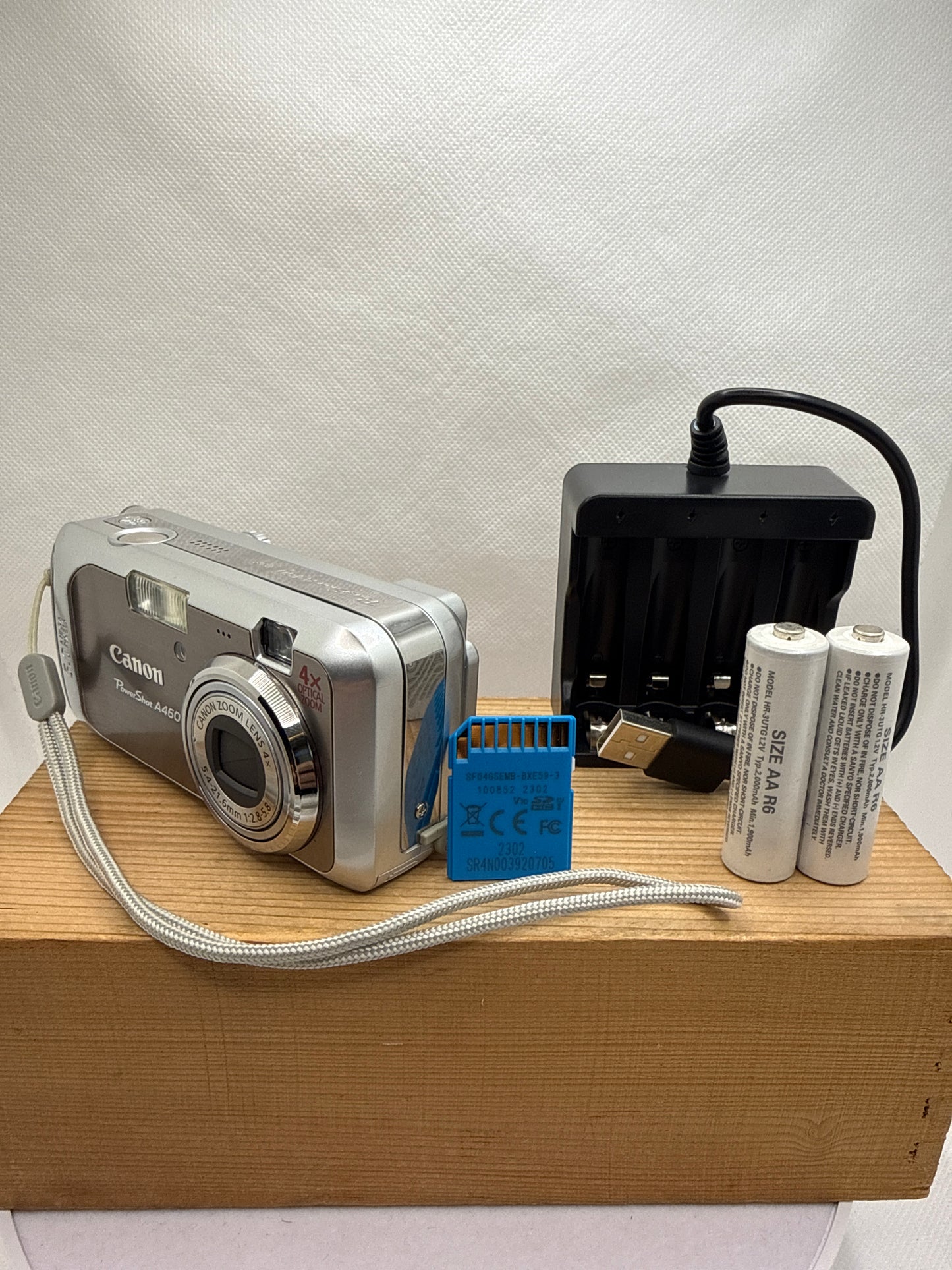 Canon A460 5MP Digital Camera Tested Working + Charger Battery & 4GB SD Card