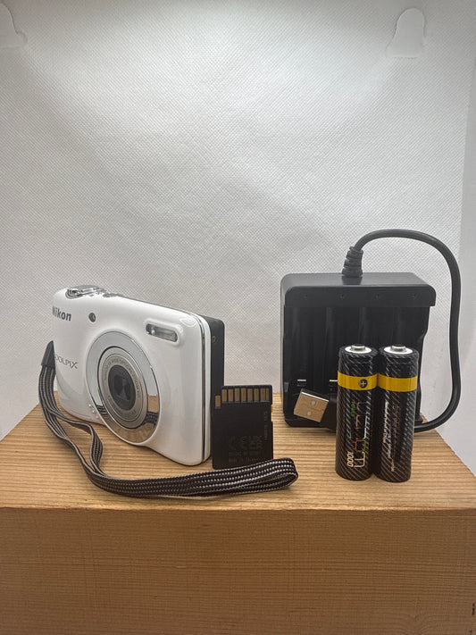 Nikon Coolpix L25 10.1MP Digital Camera Tested Working + Charger Battery & 4GB SD Card