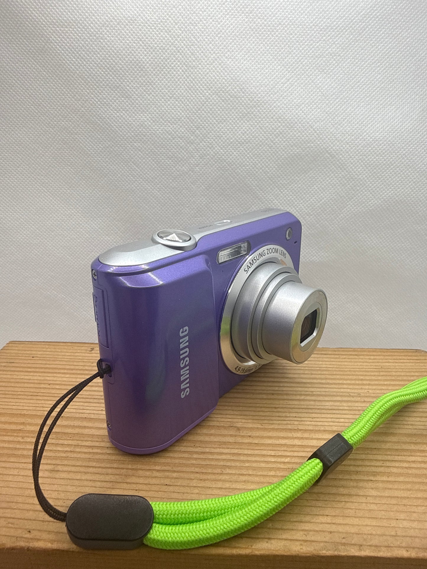 Samsung ES25 Purple 12.2MP Digital Camera Tested Working + Charger Batteries & 4GB SD Card