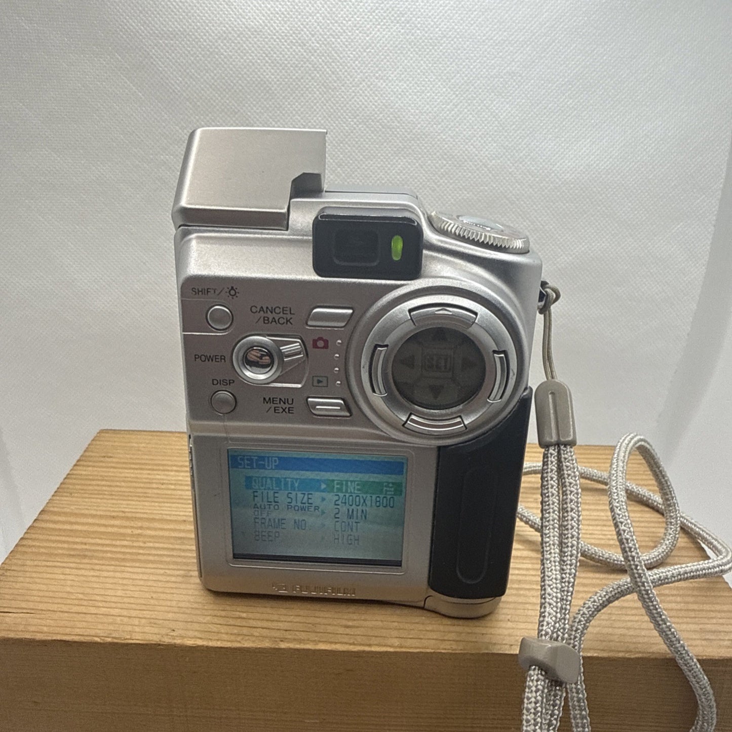 Fujifilm Finepix 4700 Zoom 2.4MP Digital Camera Tested Plus Memory & Card Reader