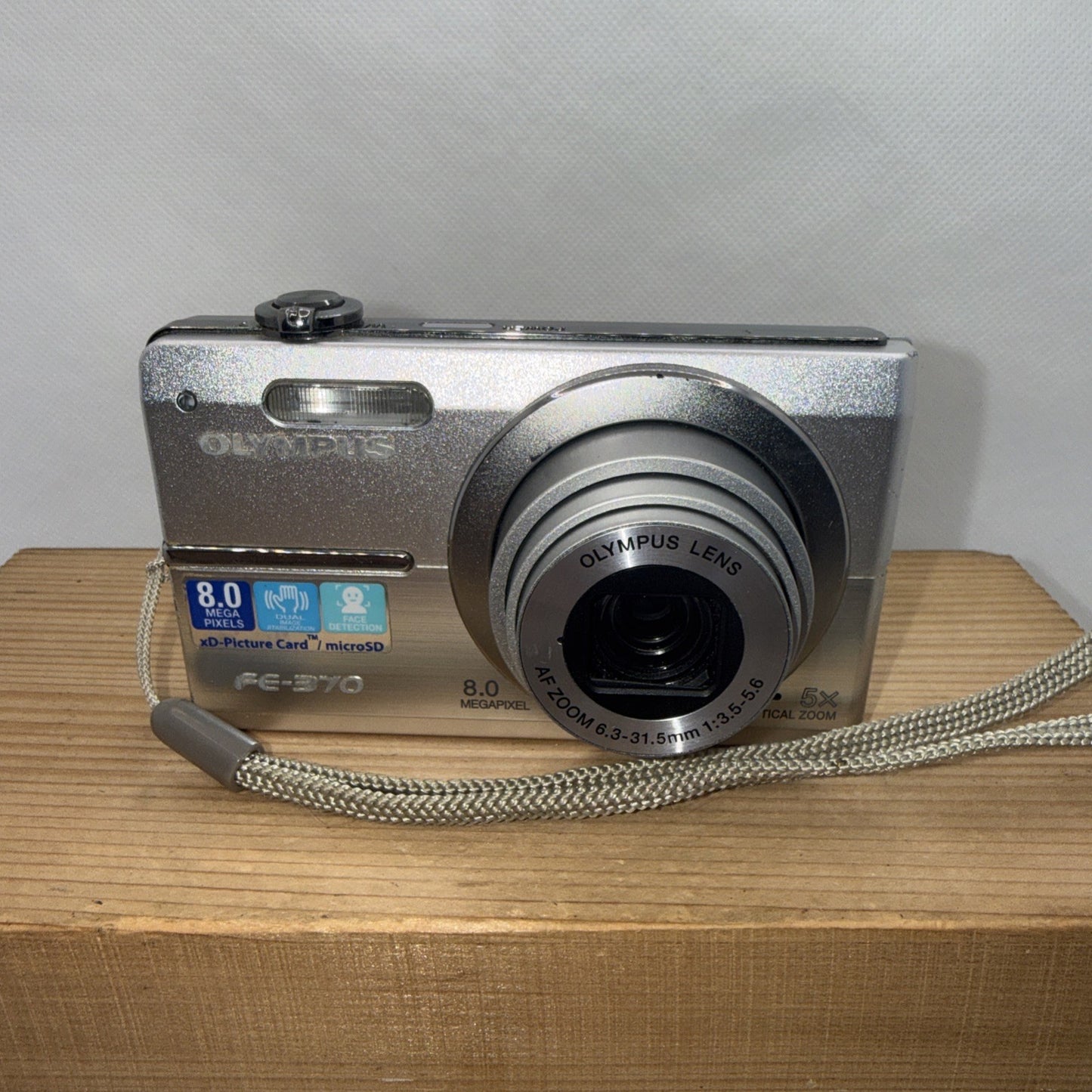 Olympus FE-370 8.0MP Digital Camera Working + Charger Battery Memory Case Retro