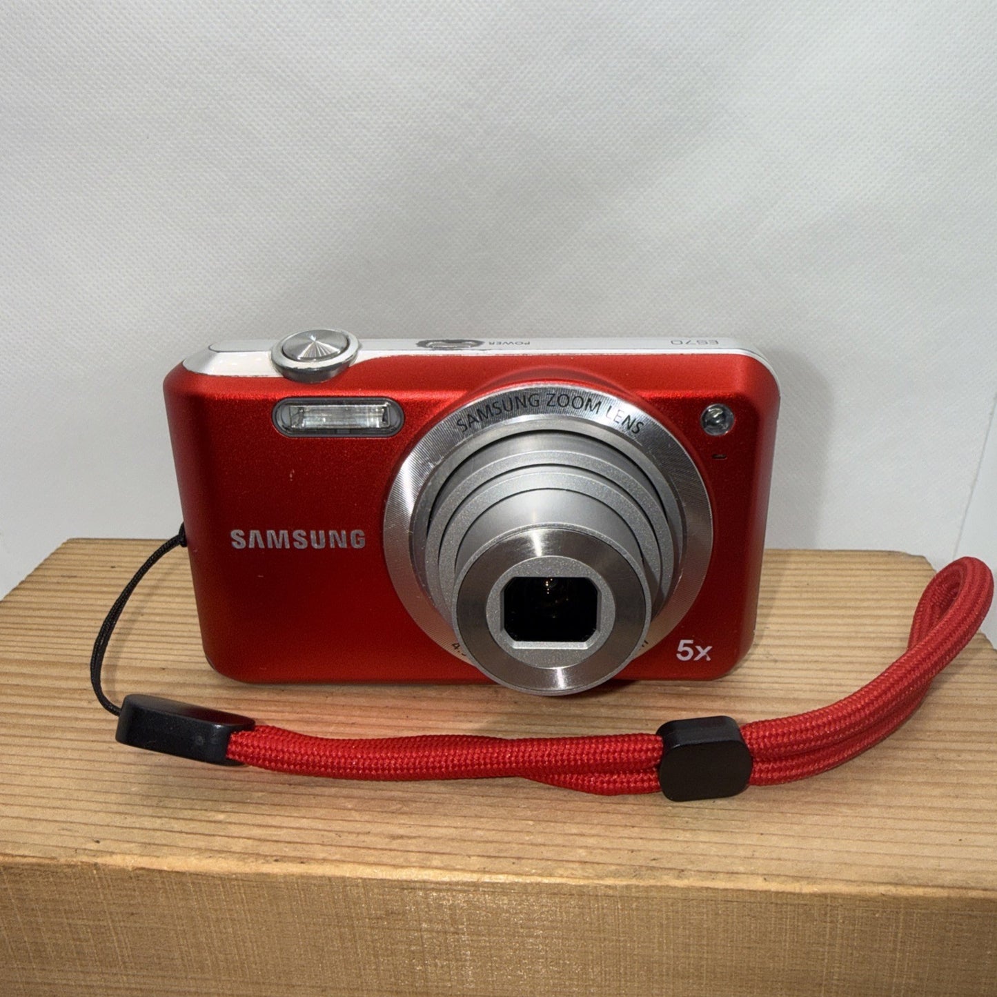 Samsung ES70 12.2MP Digital Camera Red Tested Working  + Charger Battery 4GB SD