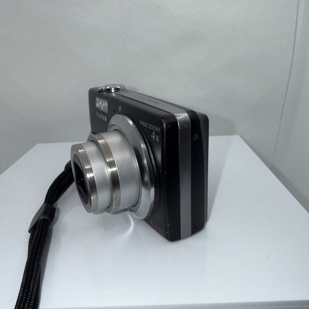 Fujifilm FinePix F480 Digital Camera 8.2MP Tested + Charger Battery Memory