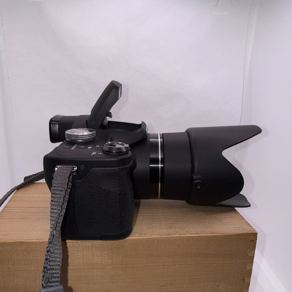 Panasonic Lumix DMC-FZ8 Digital Camera 7.2MP Tested + Charger Battery 4GB SD