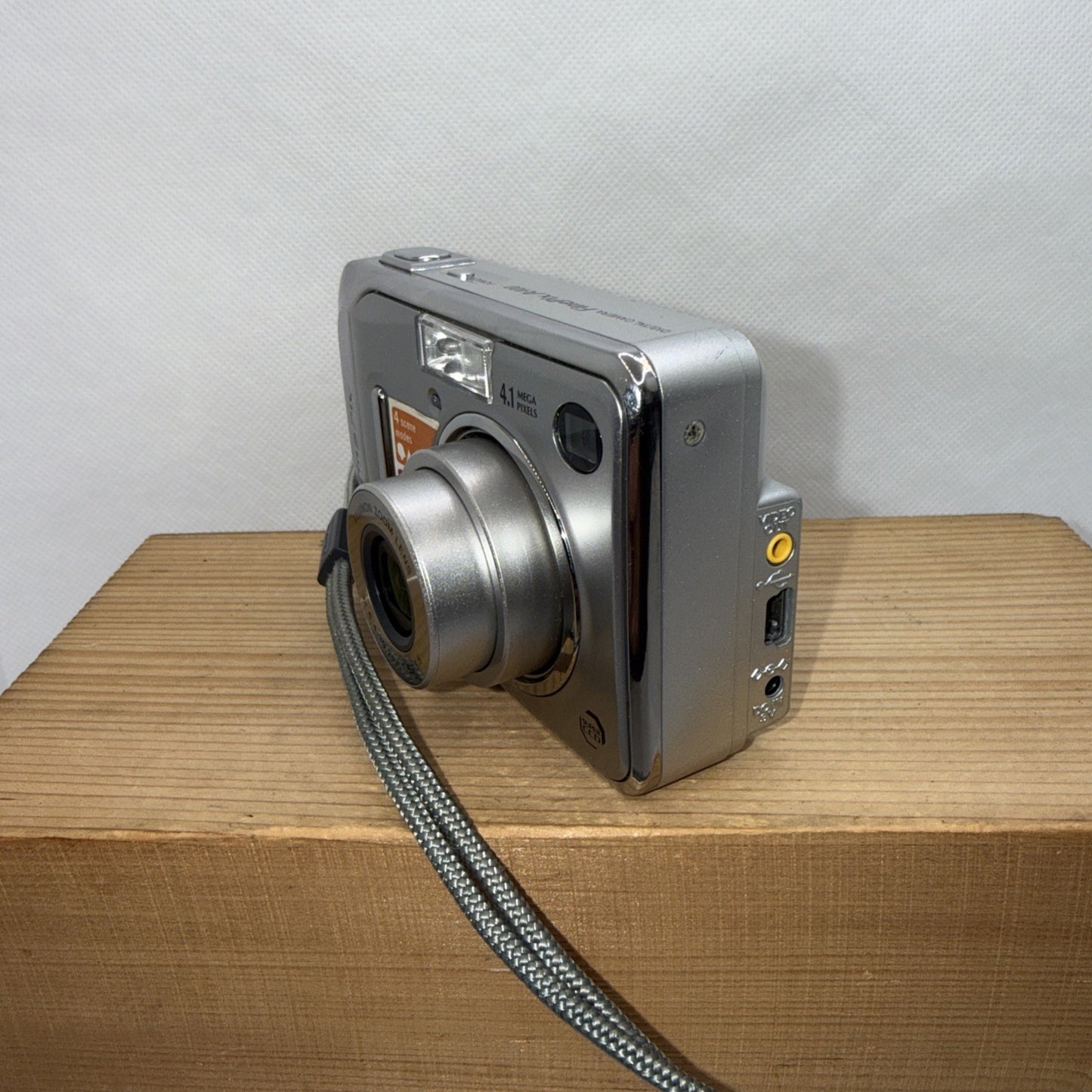 Fujifilm Finepix A400 4.1MP Digital Camera Tested Working + 128MB XD Card