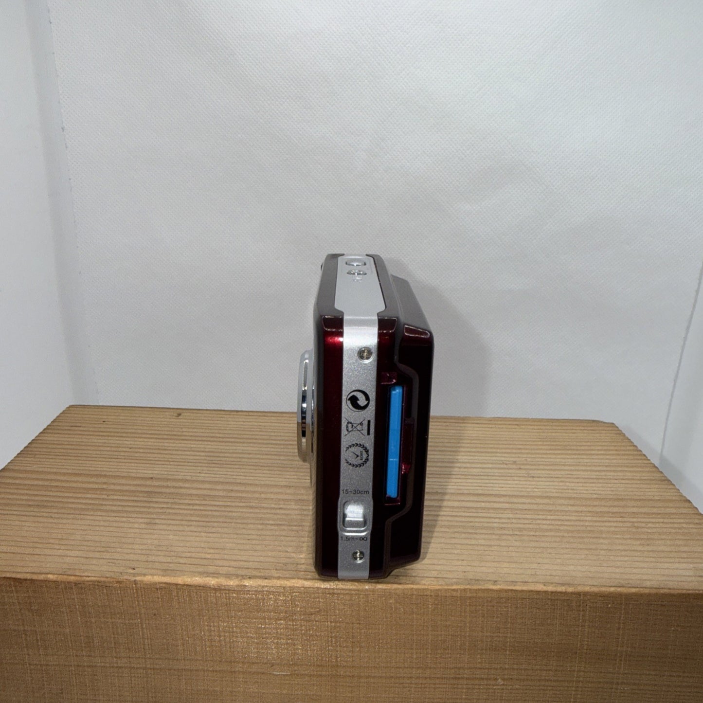 Vivitar Digital Camera Vivicam 7020 7.1MP Tested Plus 4GB SD Card And Free Gifts