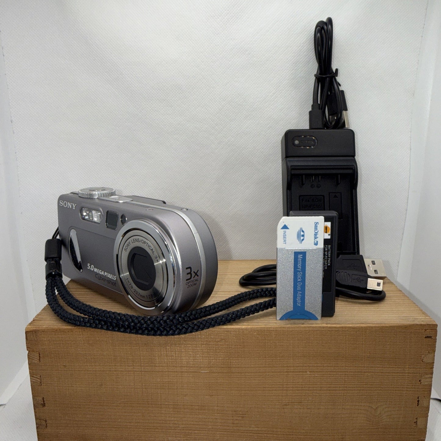 Sony Cyber-shot DSC-P10 5.0MP Digital Camera Tested + Charger Battery Memory Y2K
