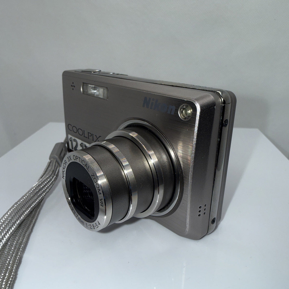 Nikon Coolpix S700 12MP Digital Camera Tested *Minor Screen Issue* + Accessories