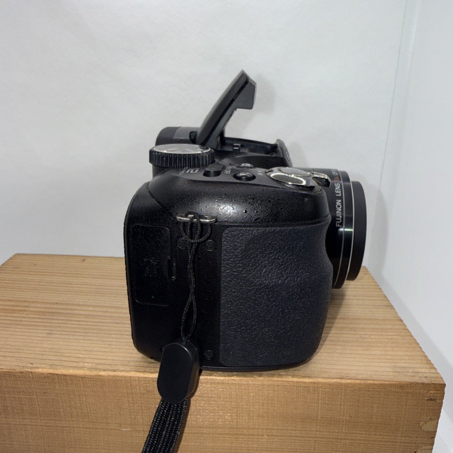 Fujifilm FinePix S1730 12.2MP Bridge Camera Tested + 4GB SD Card & Camera Bag