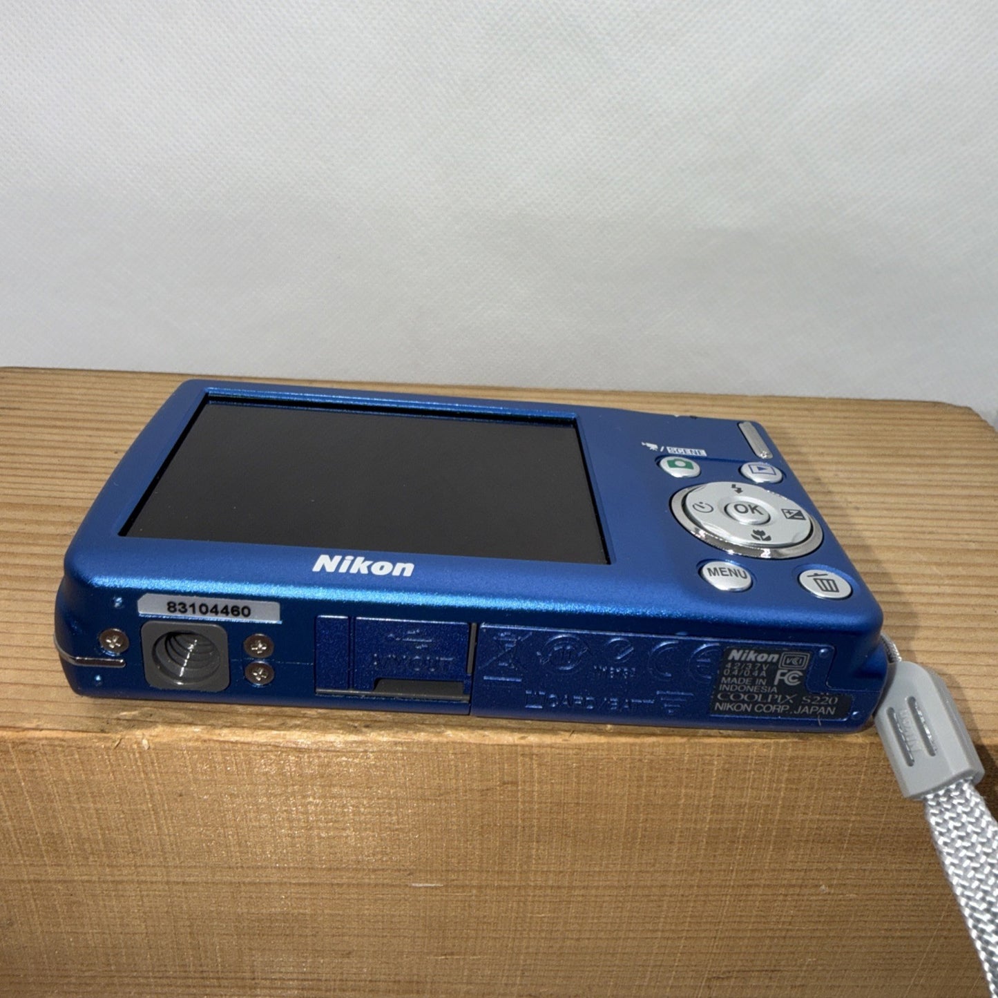 Nikon Coolpix S220 10MP Digital Camera Boxed Tested Plus Charger Battery 4GB VGC