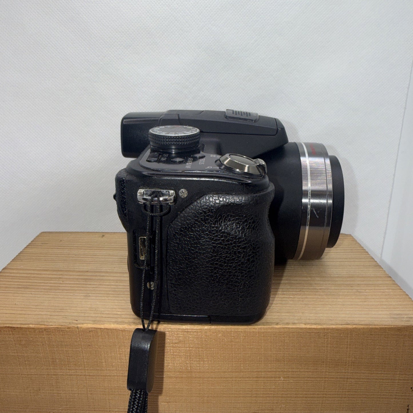 Panasonic LUMIX DMC-FZ38 12MP Digital Bridge Camera Tested + Accessories