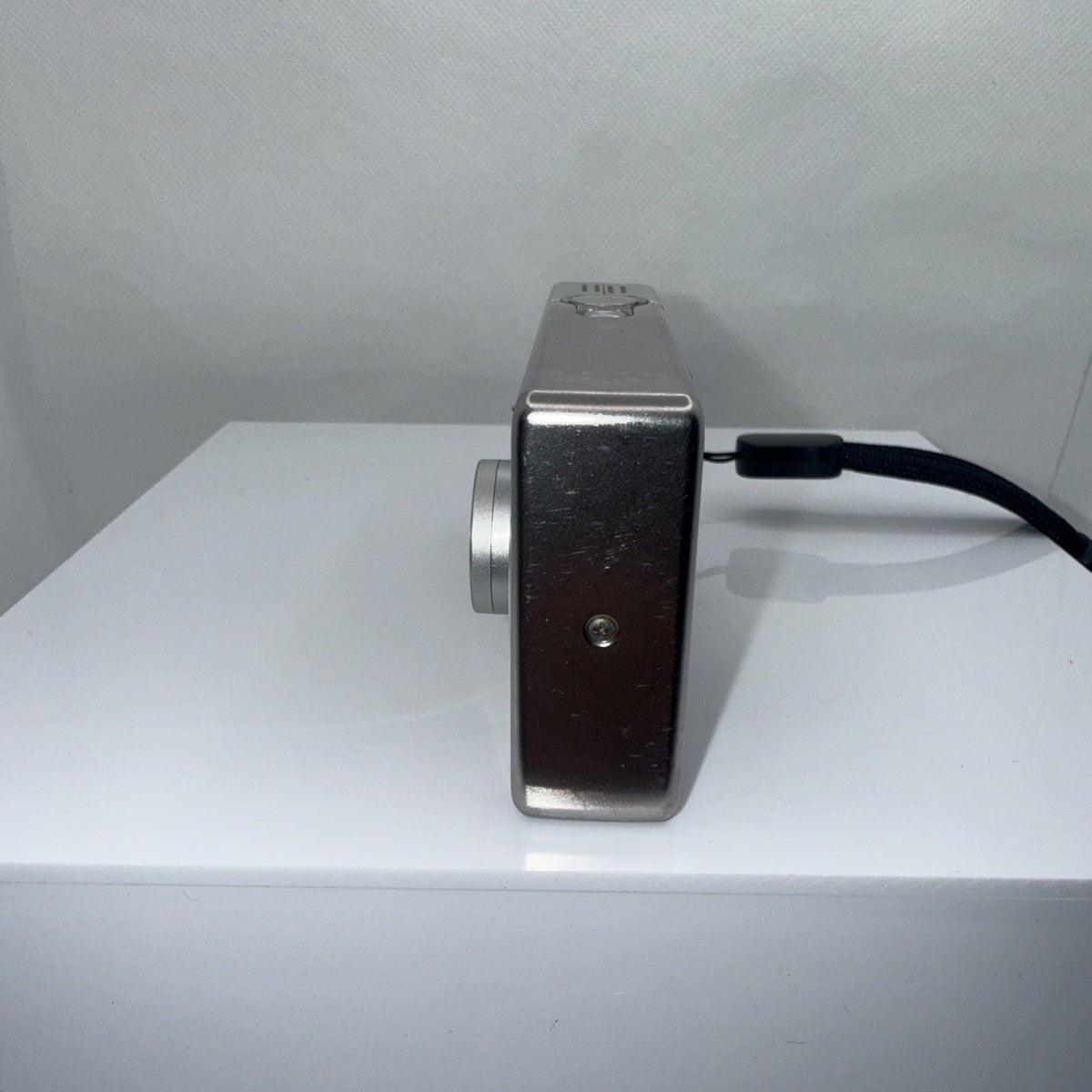 Digital Camera Canon IXUS i 4MP Compact Tested + Charger Battery SD Card & Case