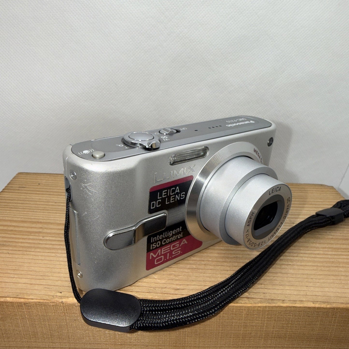 Panasonic Lumix DMC-FX10 6.0MP Digital Camera Tested + Charger Battery 4GB Case