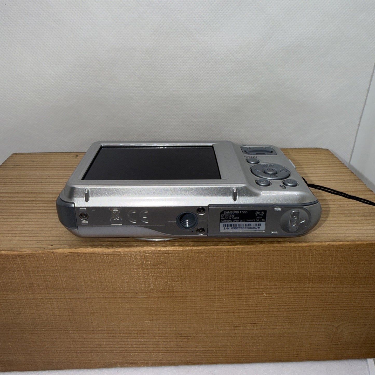 Samsung ES65 10.3MP Digital Camera Tested + Charger Battery 4GB SD Memory Card