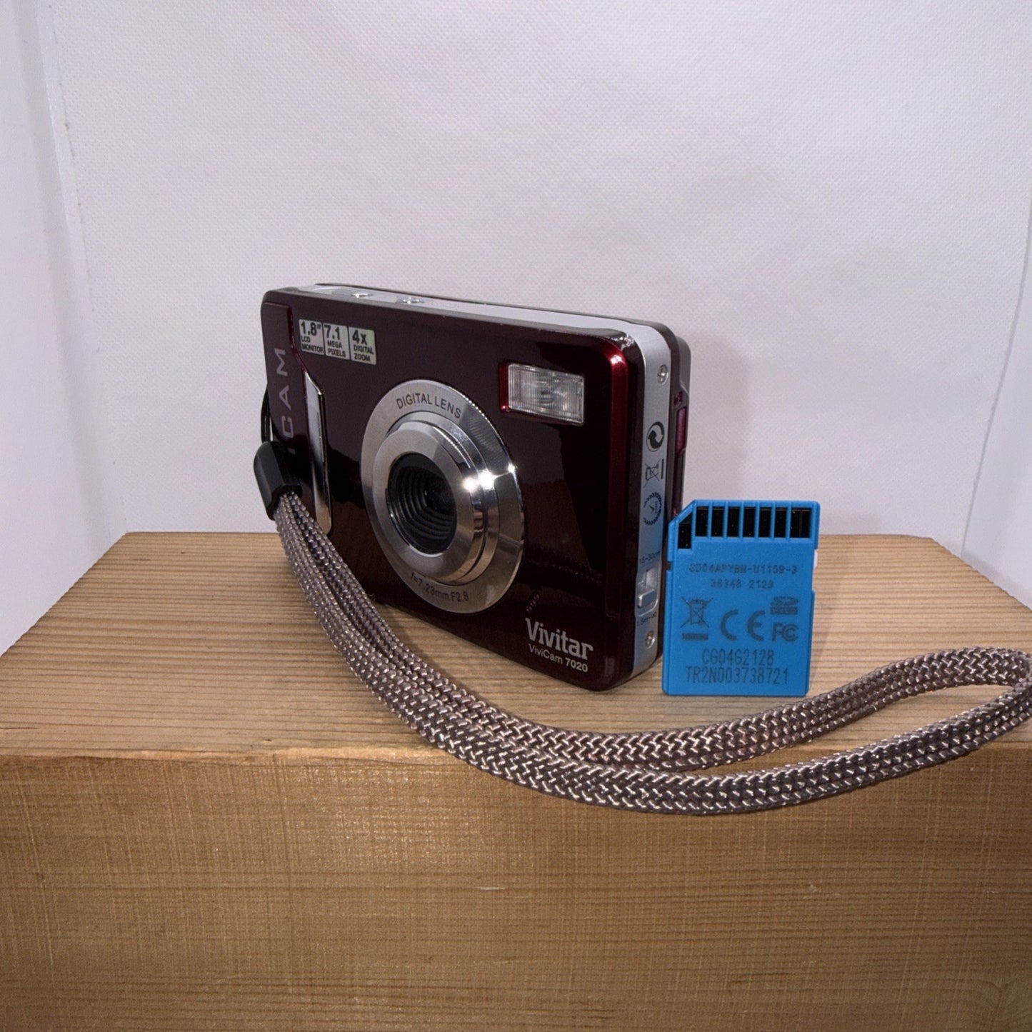 Vivitar Digital Camera Vivicam 7020 7.1MP Tested Plus 4GB SD Card And Free Gifts
