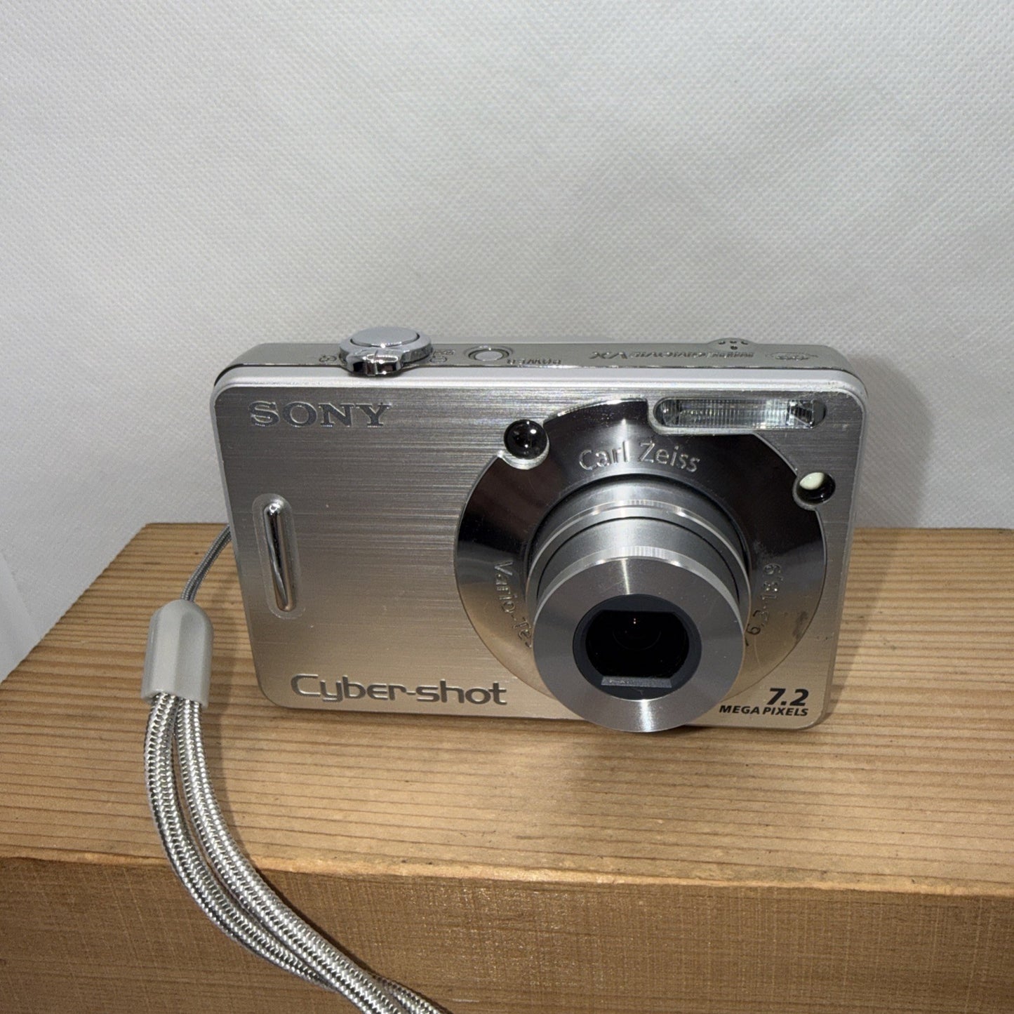 Sony Cyber-shot DSC-W70 7.2MP Digital Camera Tested + Charger Battery Memory