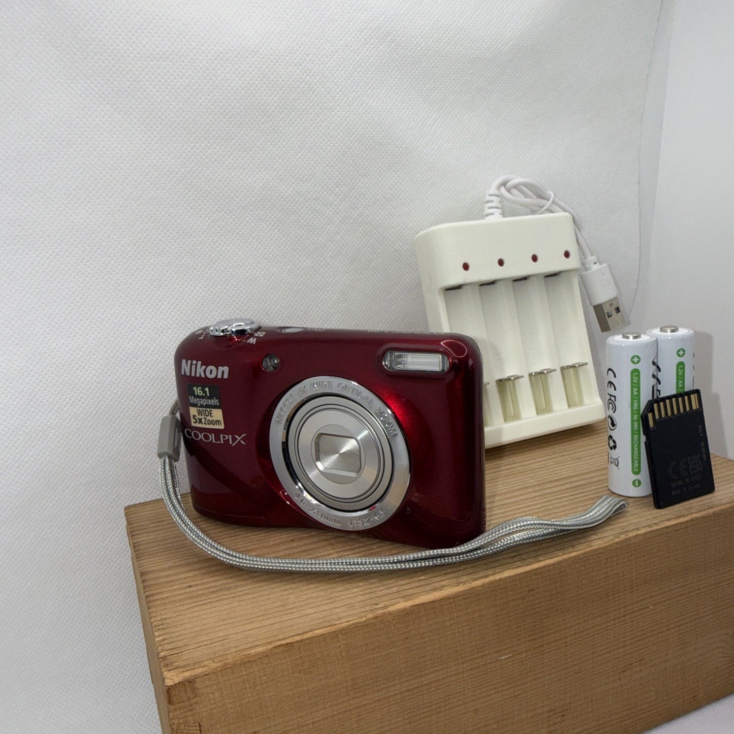 Nikon L29 16.1MP Digital Camera *Minor screen issue + Charger Batteries & 4GB SD